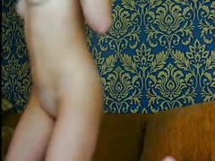 Nicoll раздвигает попку в привате