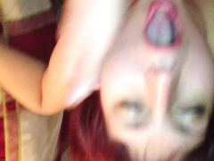 Врач-сексолог трахает жену в рот