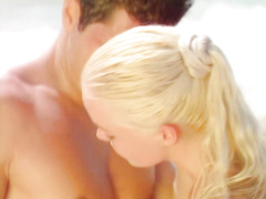 Романтический трах с отсосом на берегу