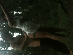 Русская парочка вместо малины дрючится раком в ближайших кустах