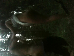 Русская парочка вместо малины дрючится раком в ближайших кустах