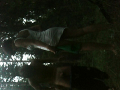 Русская парочка вместо малины дрючится раком в ближайших кустах