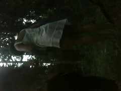 Русская парочка вместо малины дрючится раком в ближайших кустах