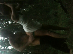 Русская парочка вместо малины дрючится раком в ближайших кустах