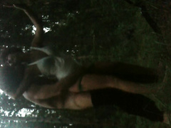 Русская парочка вместо малины дрючится раком в ближайших кустах