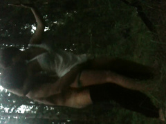 Русская парочка вместо малины дрючится раком в ближайших кустах