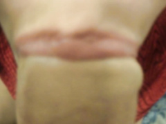 Симпатичная девчонка сосет хер нового друга с камшотом