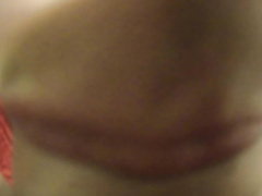 Симпатичная девчонка сосет хер нового друга с камшотом