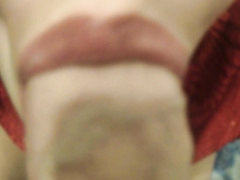 Симпатичная девчонка сосет хер нового друга с камшотом