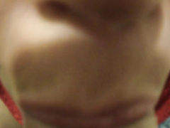 Симпатичная девчонка сосет хер нового друга с камшотом