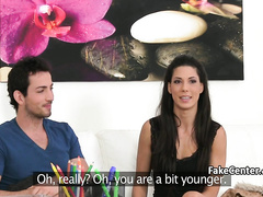 Пара занимается групповым сексом с девушкой-агентом на кастинге