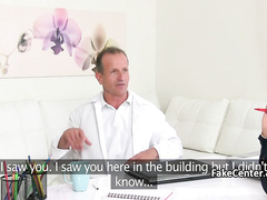 Секретарша в кабинете у главврача сношается с хирургом