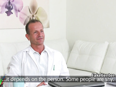 Секретарша в кабинете у главврача сношается с хирургом