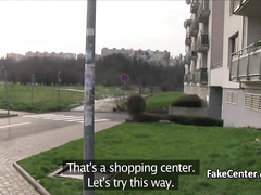 Веселый паренек шпилит манду телки раком за деньги