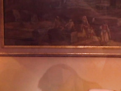 Трахает блондинок на раритетной кровати для коллекции