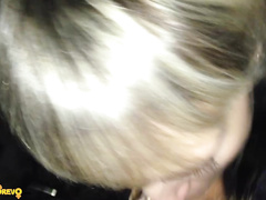 Длинноносая девушка делает минет шефу