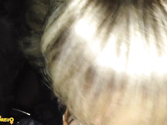 Длинноносая девушка делает минет шефу