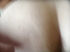 Снимает еблю крупным планом своим новым телефоном