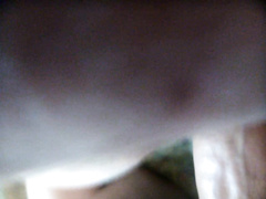 Снимает еблю крупным планом своим новым телефоном