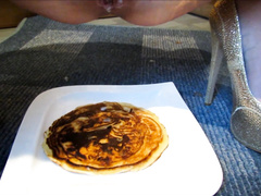 Оттрахали на кухне и заставили поесть пышек со спермой