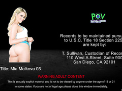 Подарил букет орхидей Миа Малковой и отодрал как последнюю шалаву