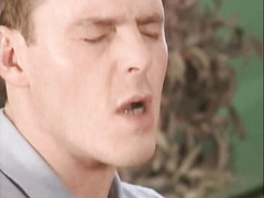 Мужчина и две дамы с фаллосом